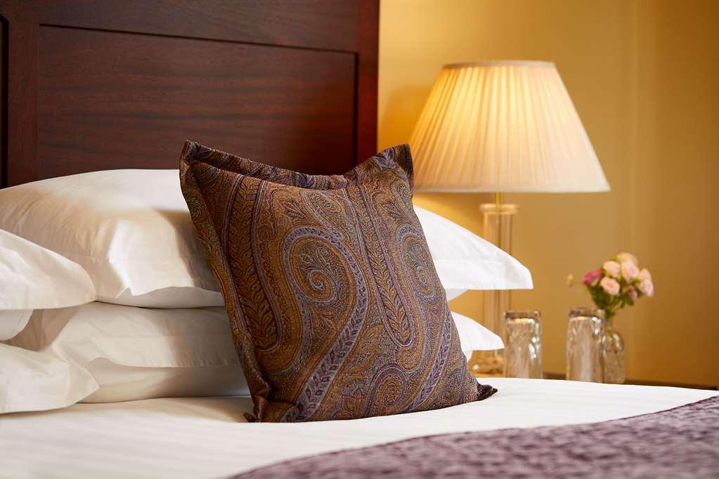 Macdonald New Blossoms Hotel Честър Стая снимка