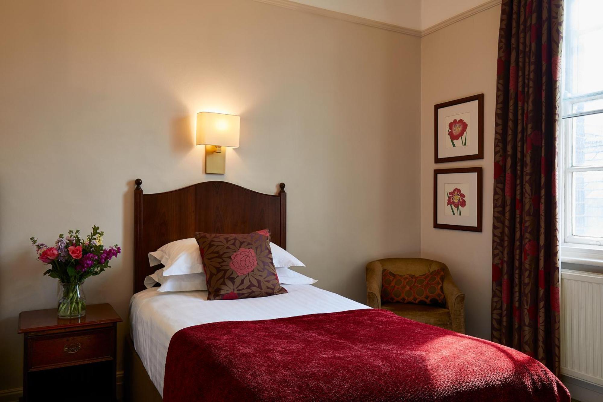 Macdonald New Blossoms Hotel Честър Екстериор снимка