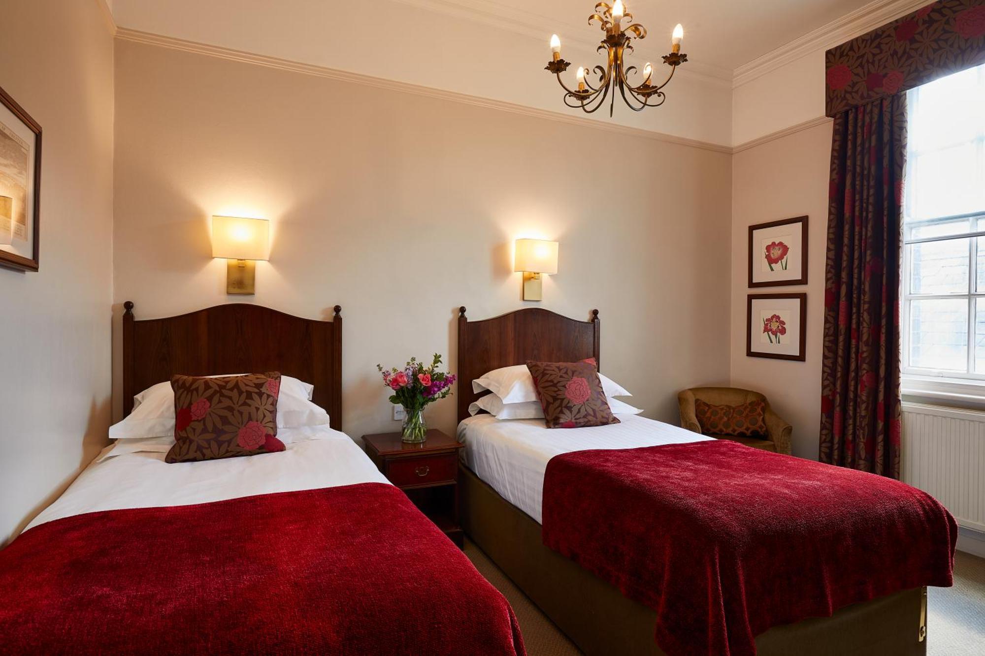 Macdonald New Blossoms Hotel Честър Екстериор снимка