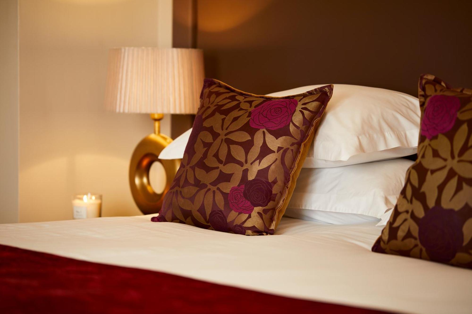 Macdonald New Blossoms Hotel Честър Екстериор снимка