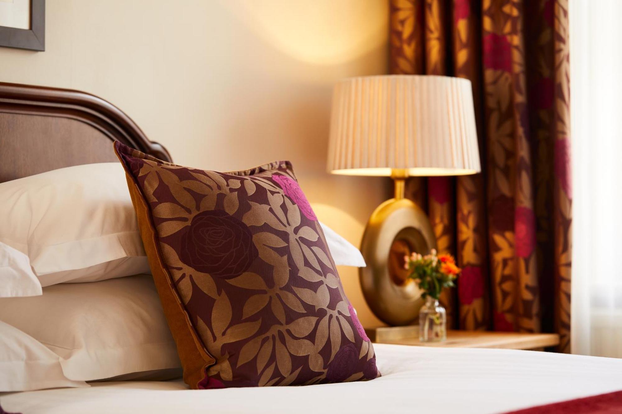 Macdonald New Blossoms Hotel Честър Екстериор снимка